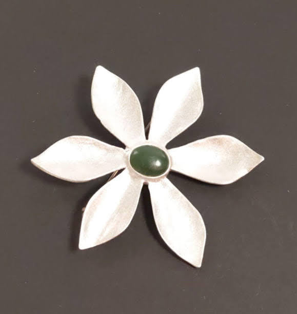 P5B sterling, jade pin